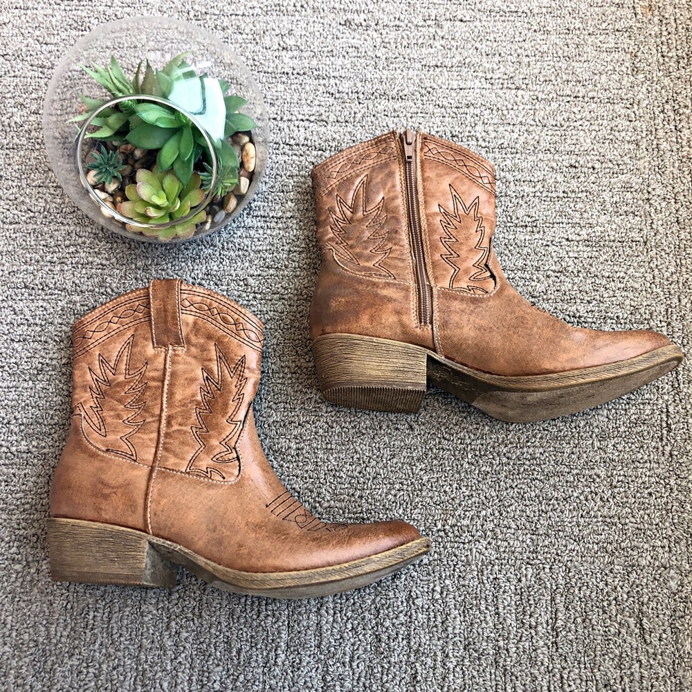 Coconuts by Matisse Brown Cowboy Booties Size 6.5